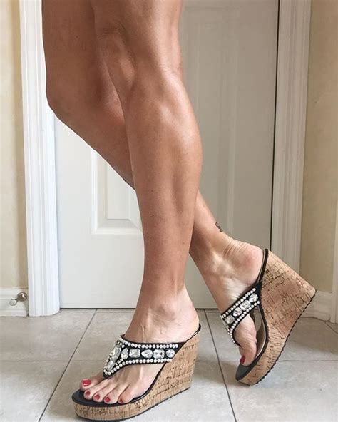 GILF Feet Porn Pics